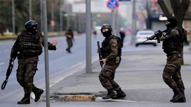 Li Elezîz û Diyarbekirê 8 kes hatin binçavkirin